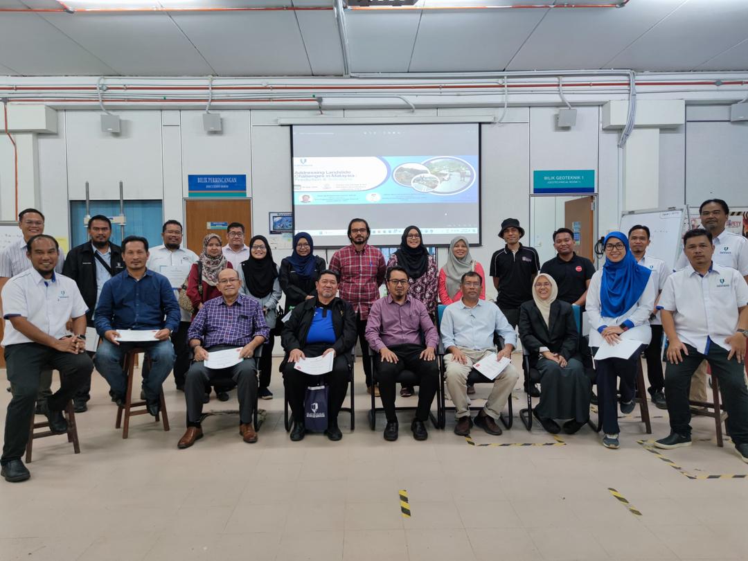 One Day Short Course on Addressing Landslide Challenges in Malaysia: Prediction & Solutions was held on 31st July 2024 @ Geotechnics Lab, Faculty of Civil Engineering Technology UMPSA. Congratulation to all!